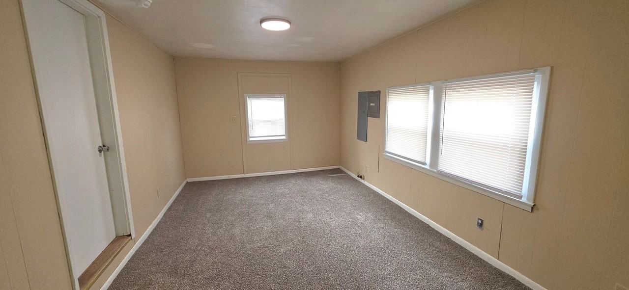 1930 S Fremont Ave - Photo 5 of 12