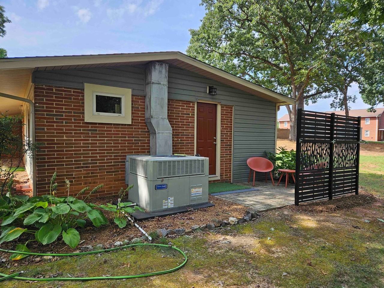 1609 Forest Rd - Photo 2 of 28