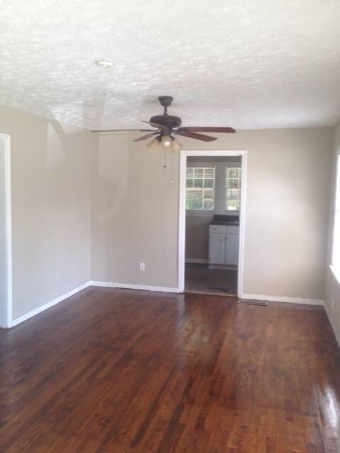 1117 33rd St - Photo 3 of 6