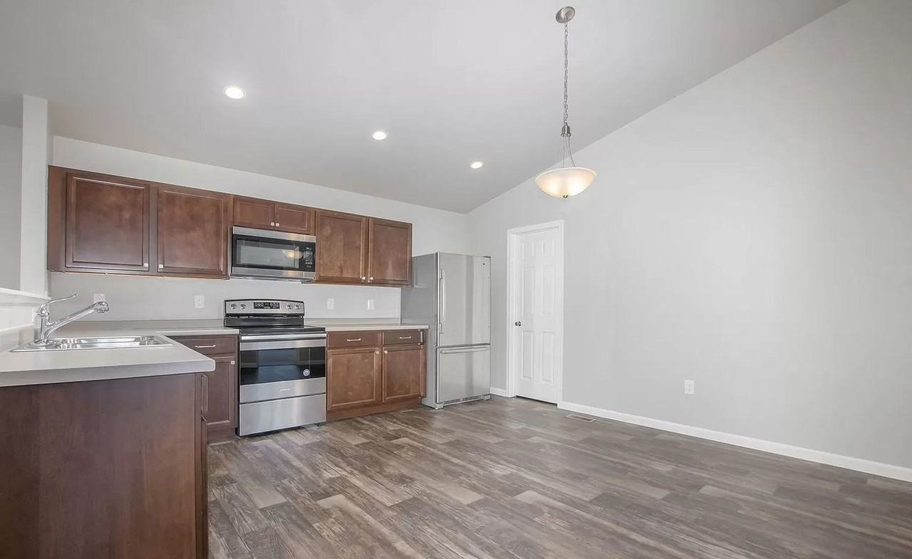 2756 Plover Dr Se - Photo 3 of 8