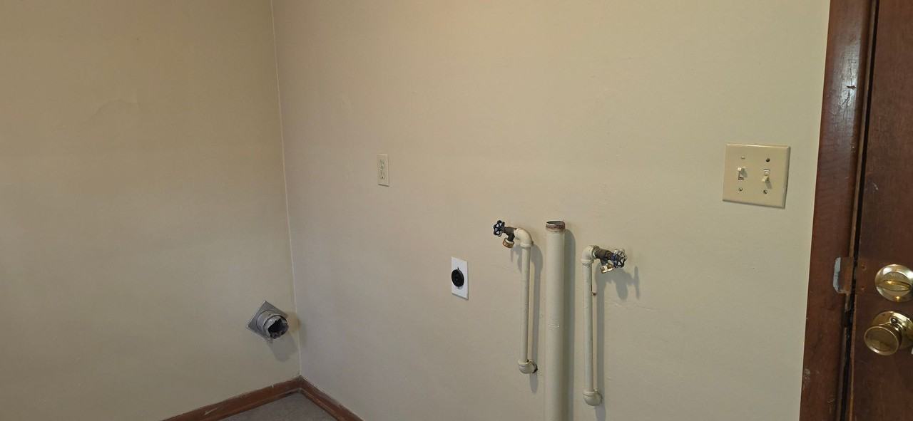 1951 S Collinson Ave - Photo 3 of 9