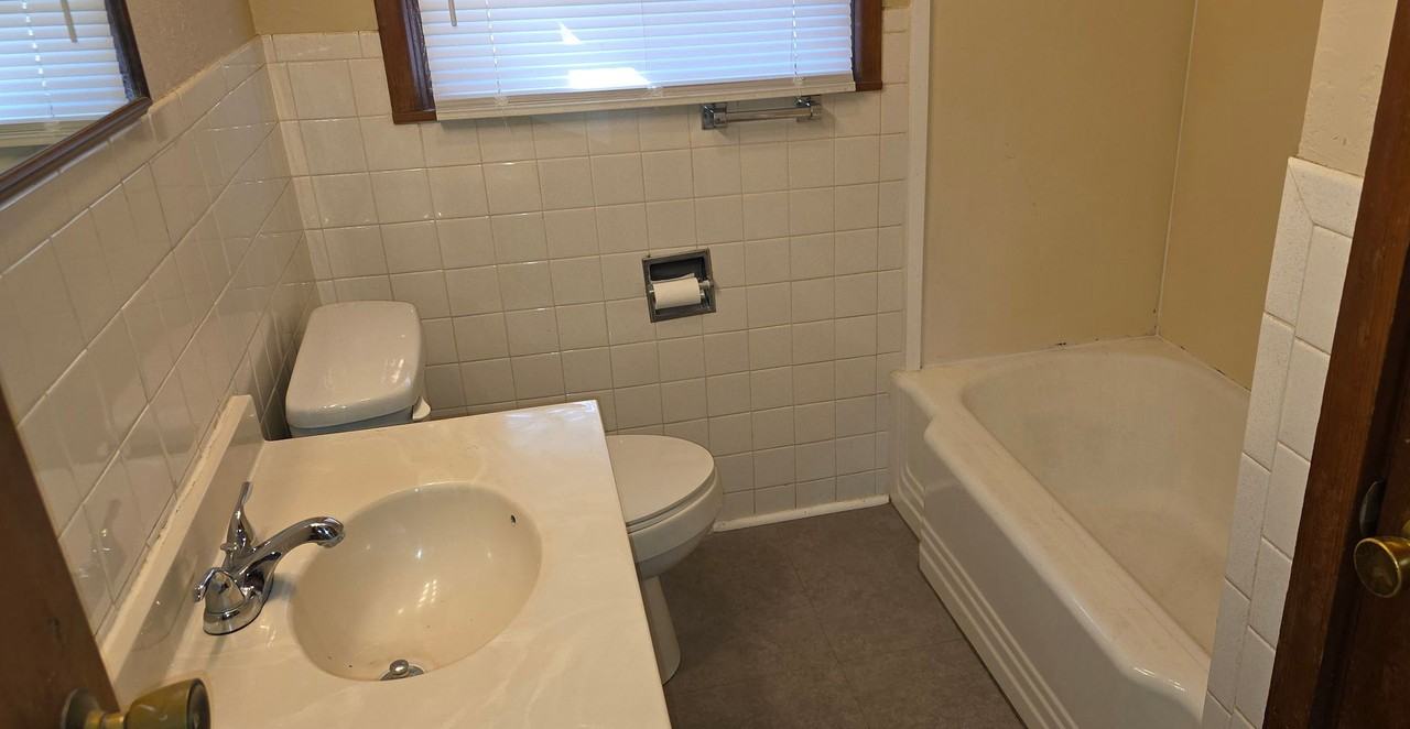 1951 S Collinson Ave - Photo 7 of 9