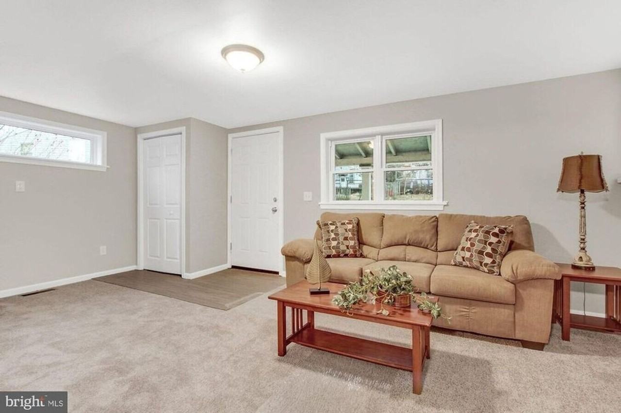 3015 Locust St - Photo 4 of 37