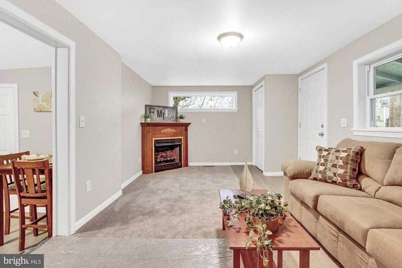 3015 Locust St - Photo 5 of 37