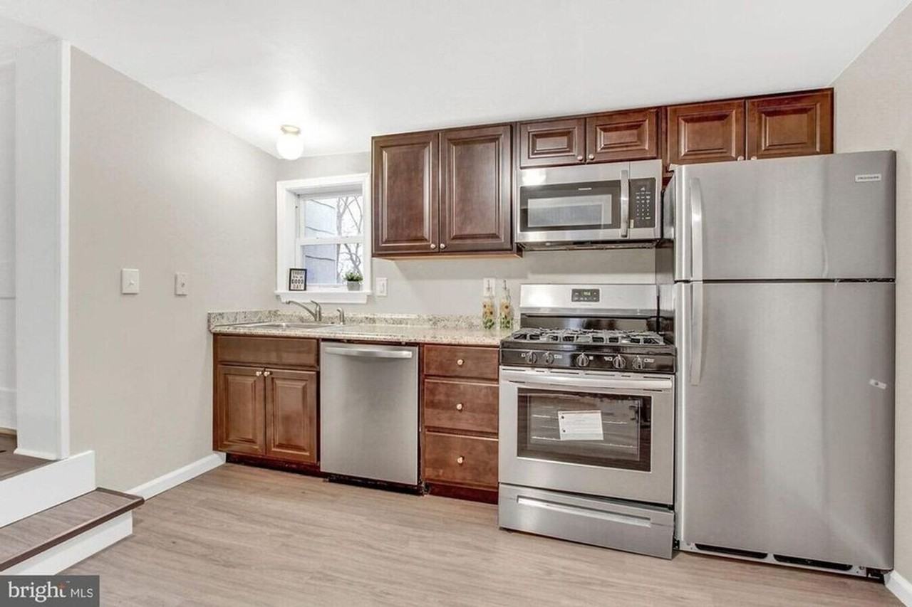 3015 Locust St - Photo 6 of 37