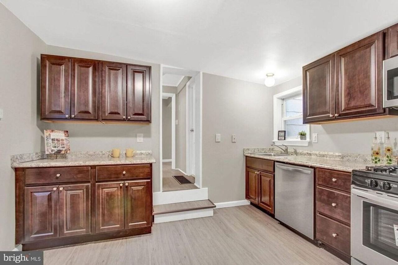 3015 Locust St - Photo 7 of 37