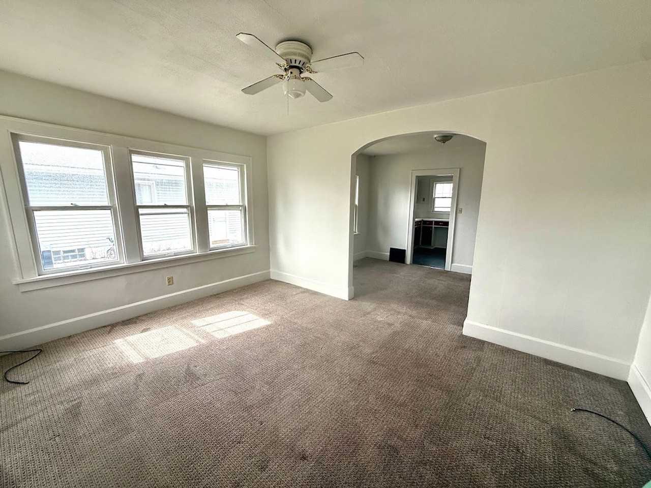 1033 Welton Ave - Photo 2 of 10