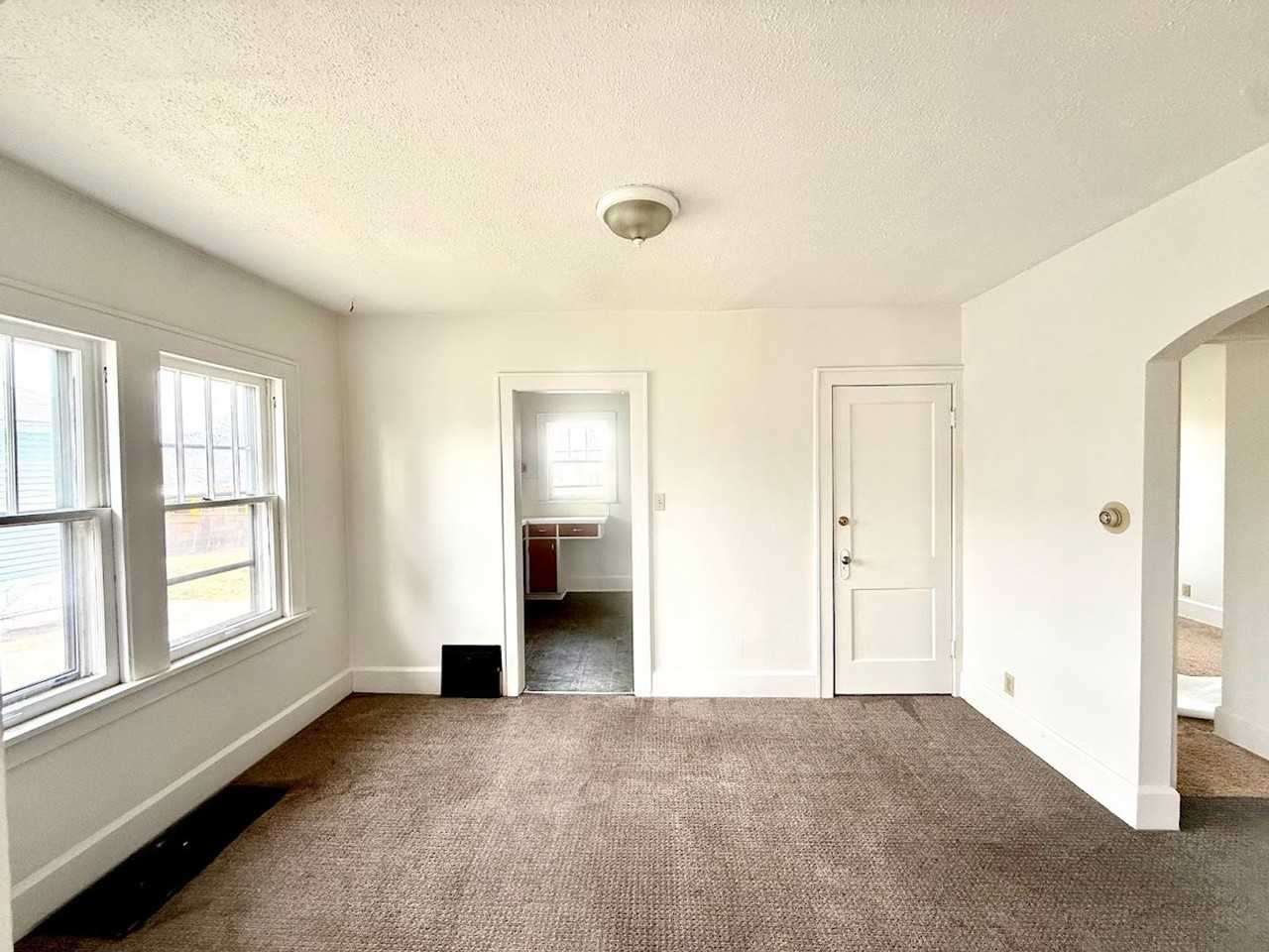 1033 Welton Ave - Photo 3 of 10