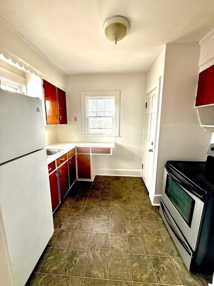 1033 Welton Ave - Photo 4 of 10