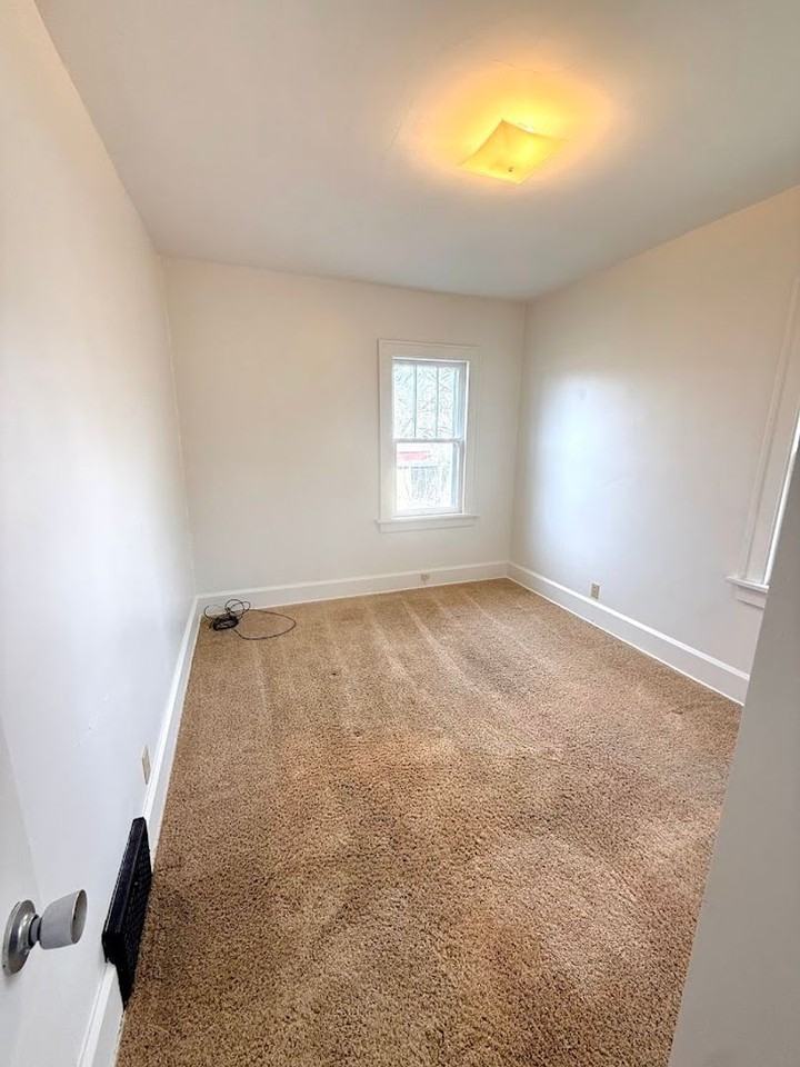 1033 Welton Ave - Photo 7 of 10