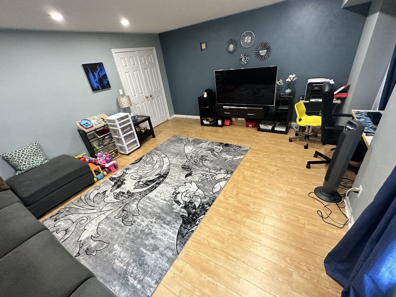 3053 Finch Ave W - Photo 2 of 9