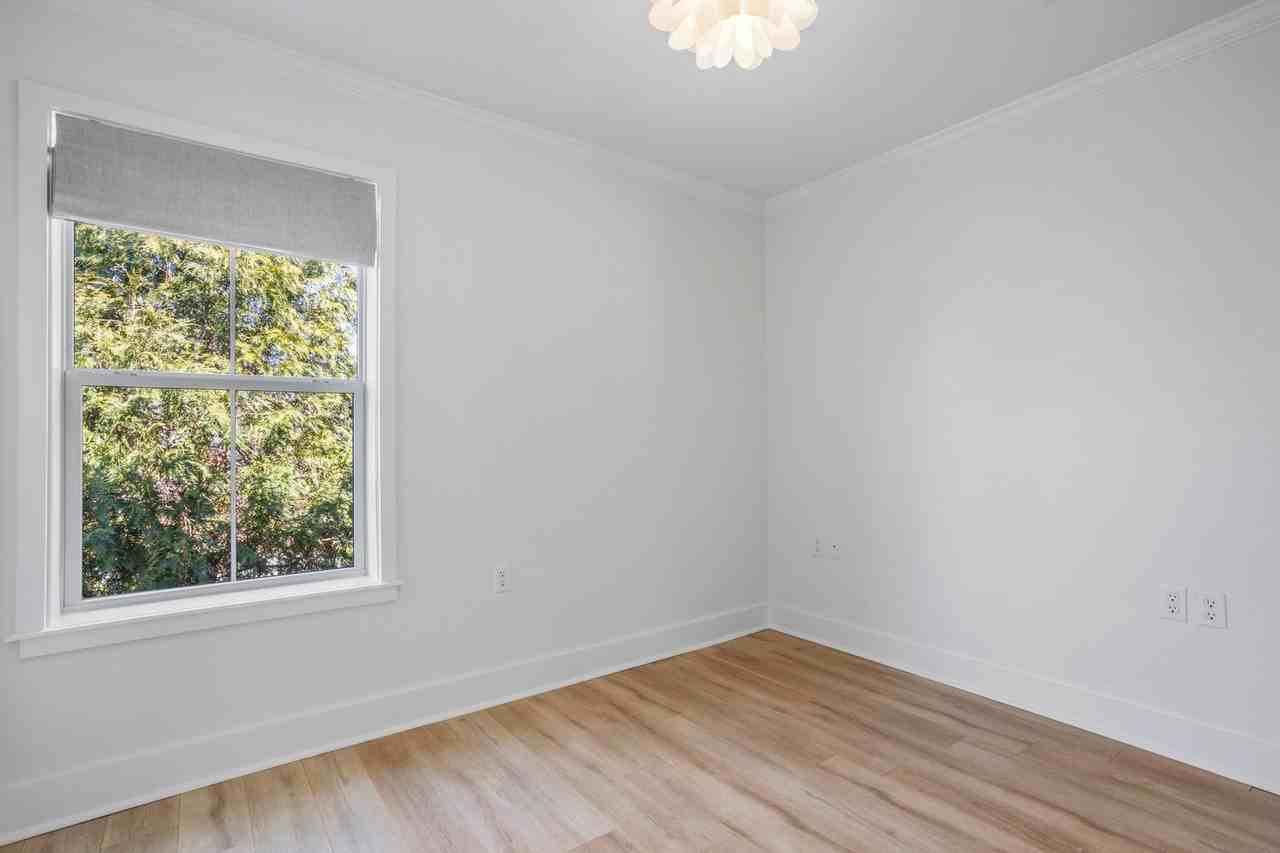 Charming 1 & 2 Bedroom Cottages for Rent on Delmas Ave – Pascagoula, MS - Photo 3 of 35