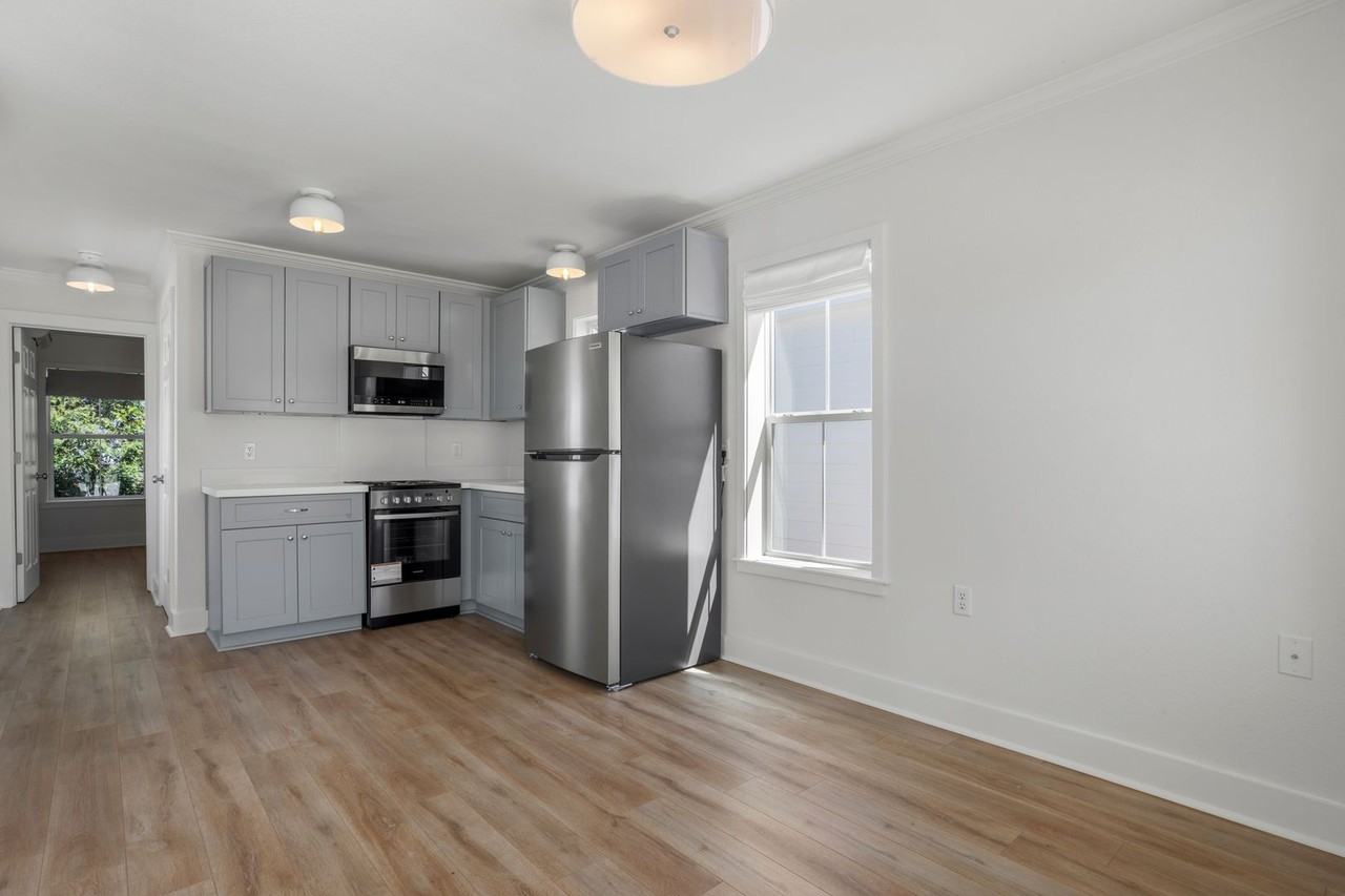 Charming 1 & 2 Bedroom Cottages for Rent on Delmas Ave – Pascagoula, MS - Photo 6 of 35