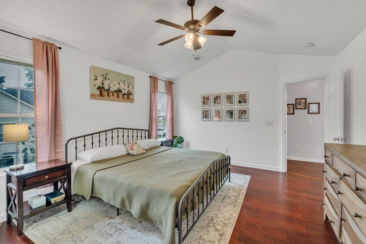 1233 Twin Circle Dr - Photo 5 of 20