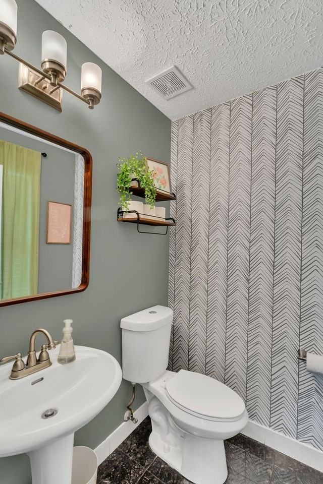 1233 Twin Circle Dr - Photo 7 of 20