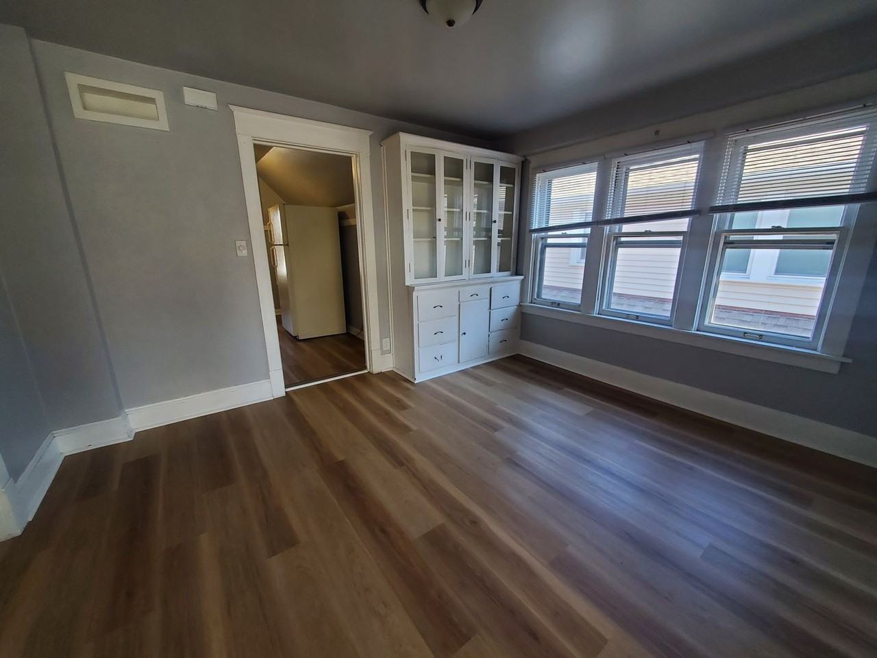 6324 6324 - 6324A W Richmond Ave - Photo 3 of 9