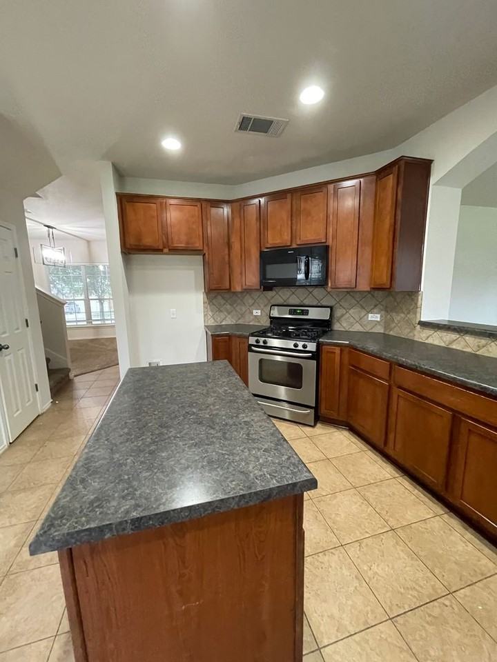 3523 Shiraz Loop - Photo 2 of 11