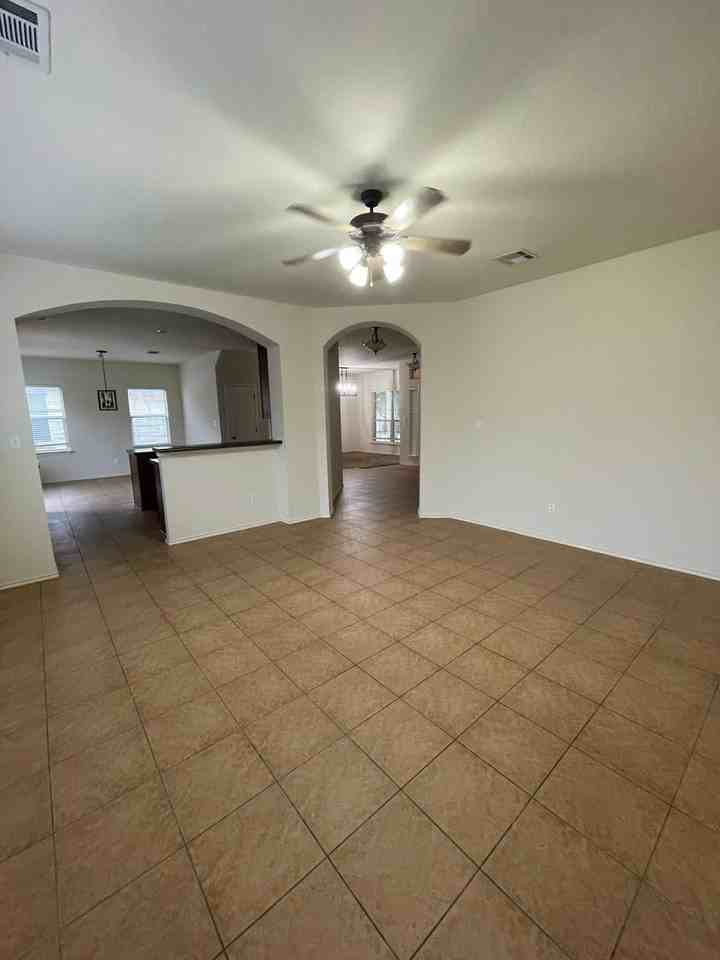 3523 Shiraz Loop - Photo 6 of 11