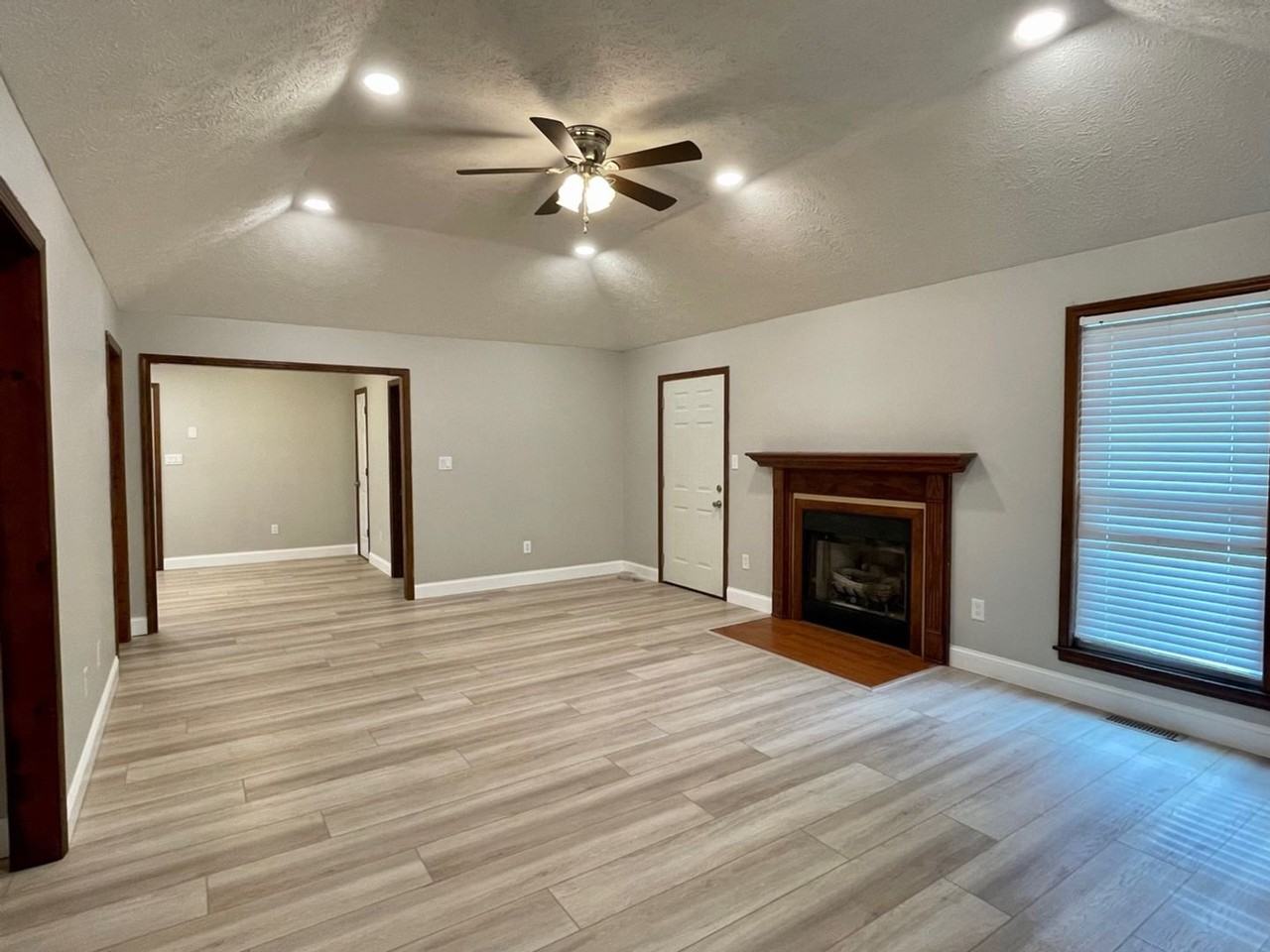 99 Calumet Dr - Photo 2 of 14