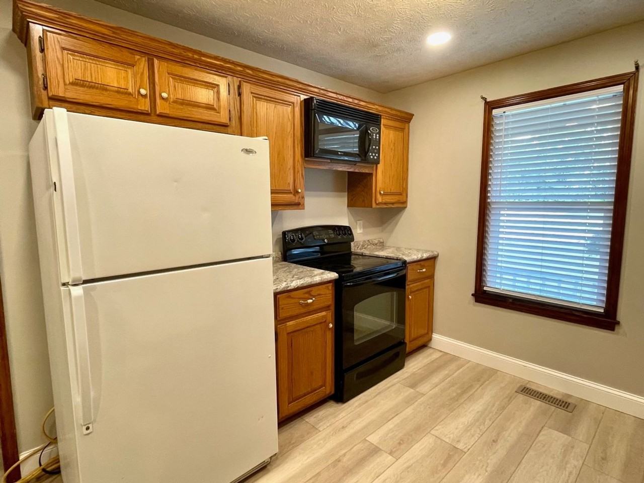 99 Calumet Dr - Photo 4 of 14