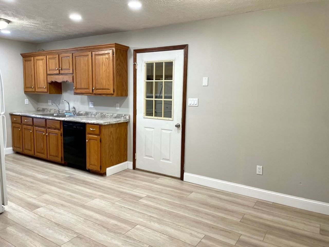 99 Calumet Dr - Photo 5 of 14