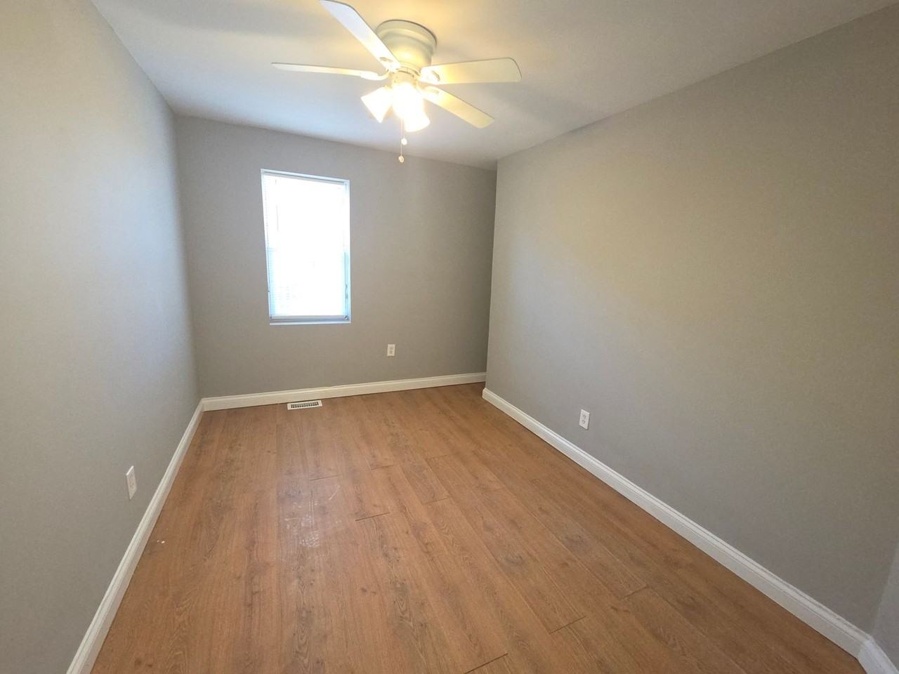 207 Waller Ave - Photo 7 of 10