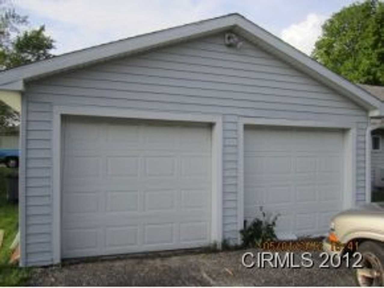 1833 S Market St - Photo 2 of 7