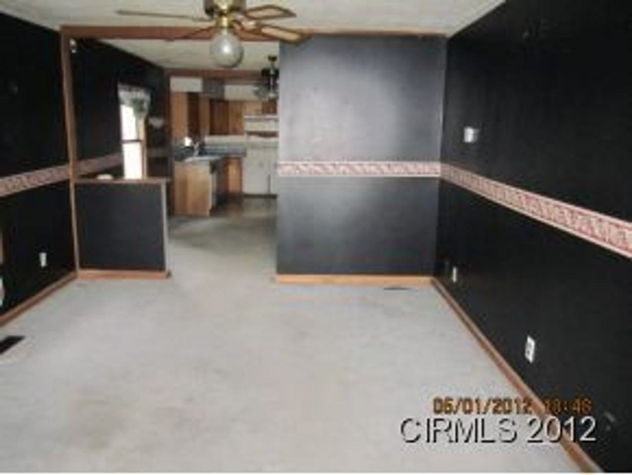 1833 S Market St - Photo 3 of 7