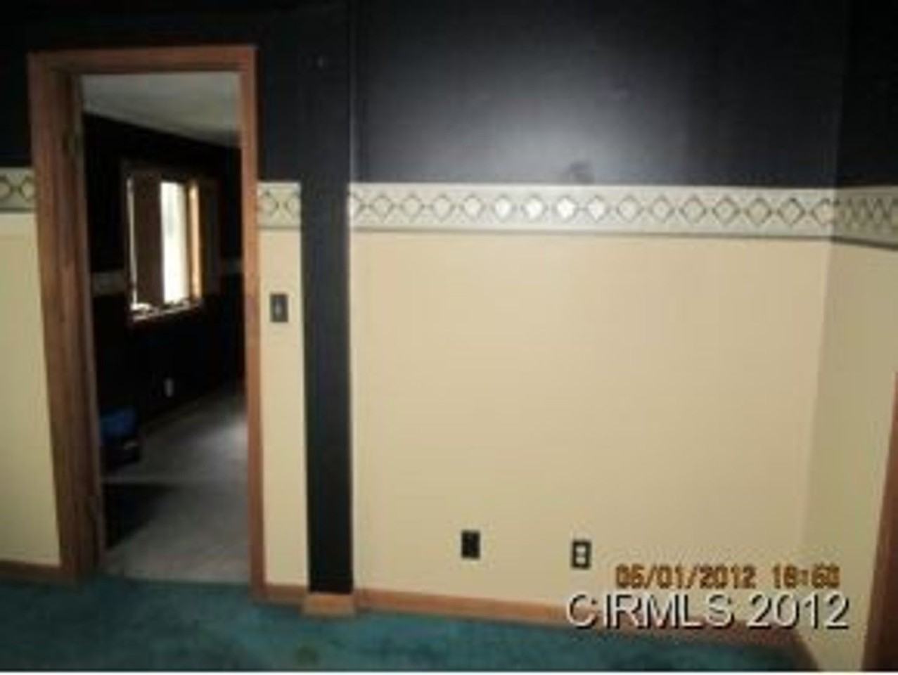 1833 S Market St - Photo 5 of 7