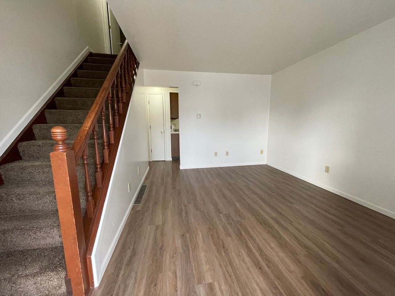 521 S Silverwood Ln #F - Photo 4 of 15