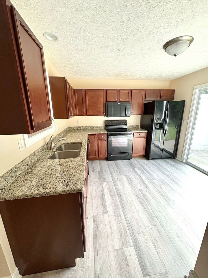 300 Amber Cir Nw - Photo 5 of 17