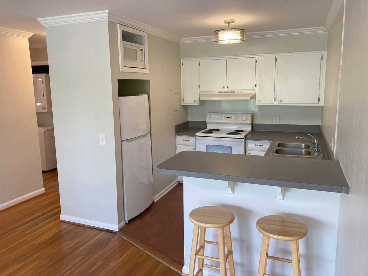 2020 Beech Ave Apt B14 - Photo 2 of 15