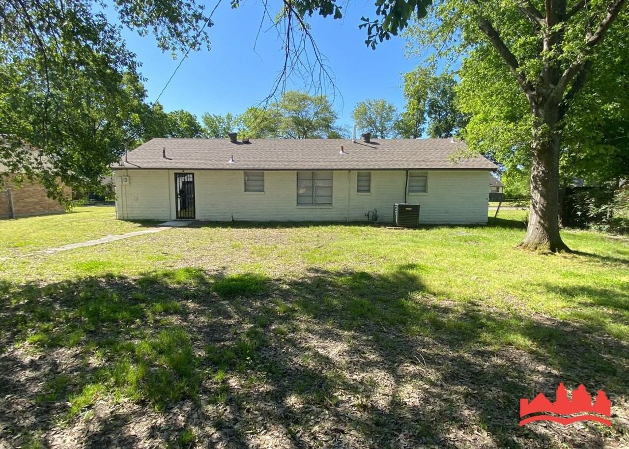 2412 Gathings Dr - Photo 4 of 18