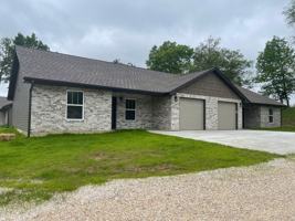 featured image of 211 Cedar Cir