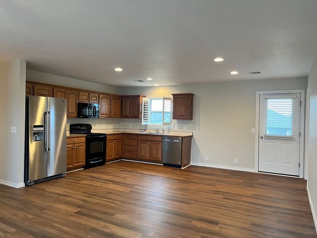 2715 S Jackson Ave - Photo 2 of 11