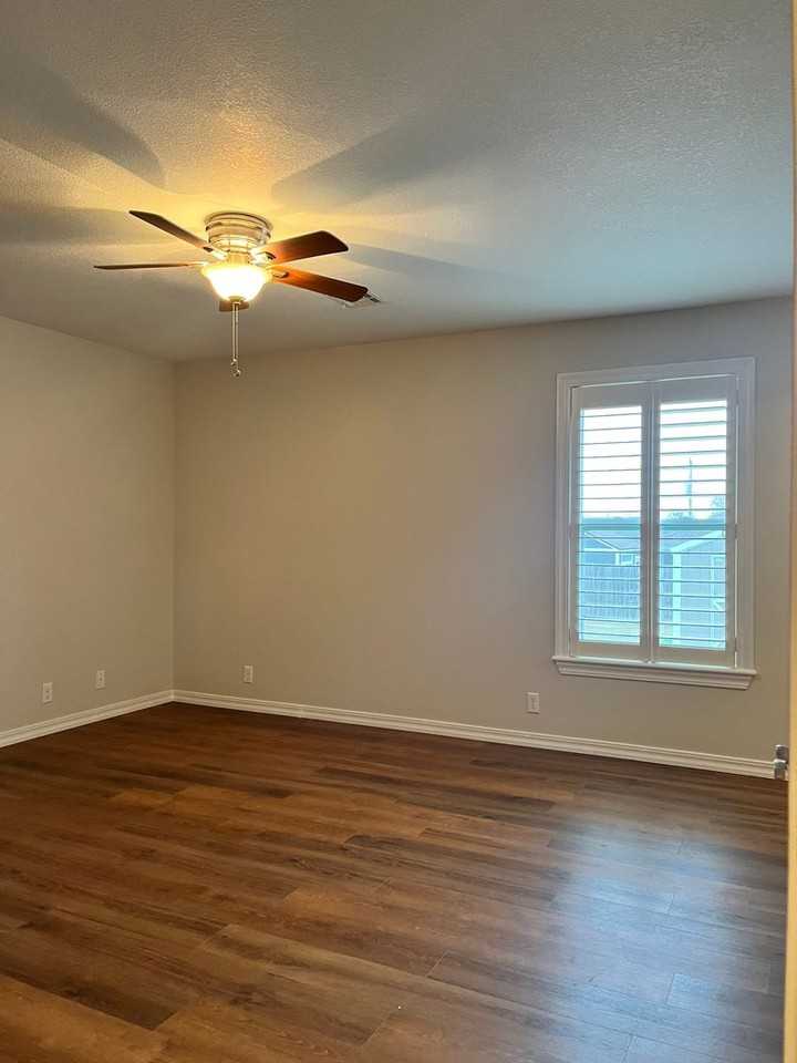 2715 S Jackson Ave - Photo 4 of 11