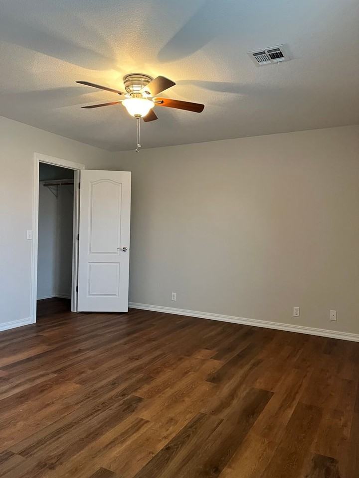 2715 S Jackson Ave - Photo 5 of 11