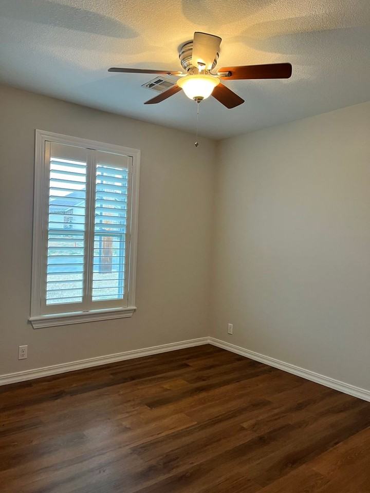 2715 S Jackson Ave - Photo 6 of 11