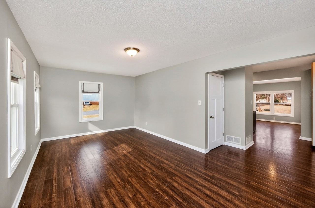 6717 Roseland Dr - Photo 4 of 37