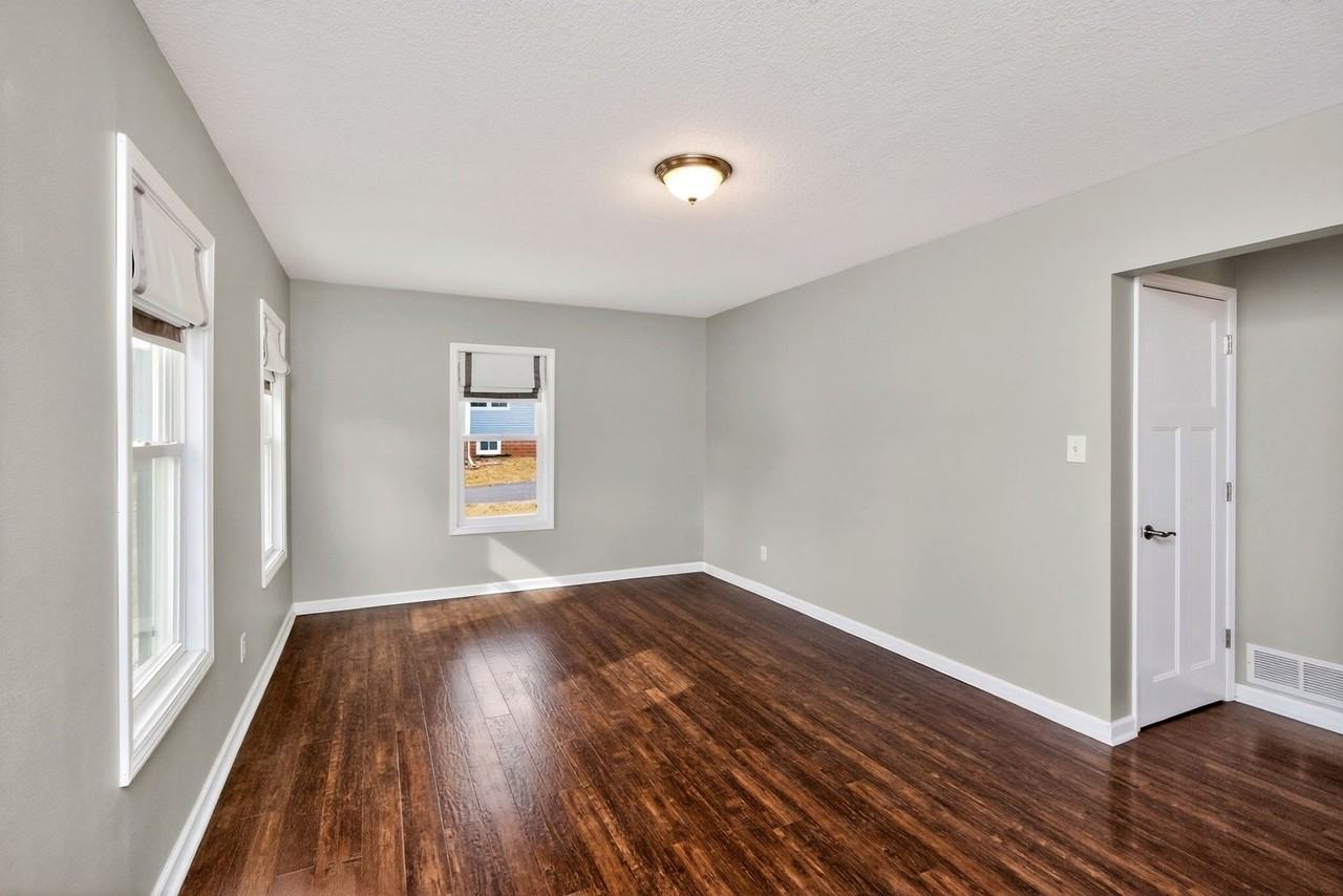 6717 Roseland Dr - Photo 5 of 37