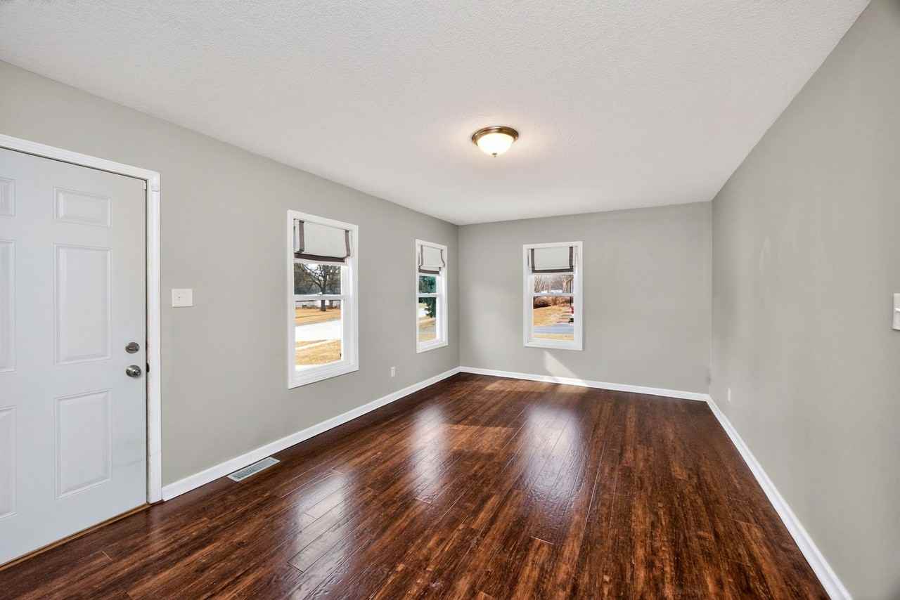 6717 Roseland Dr - Photo 6 of 37