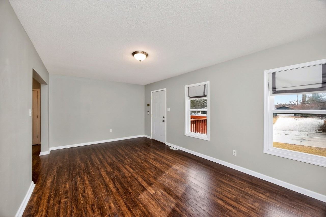 6717 Roseland Dr - Photo 7 of 37