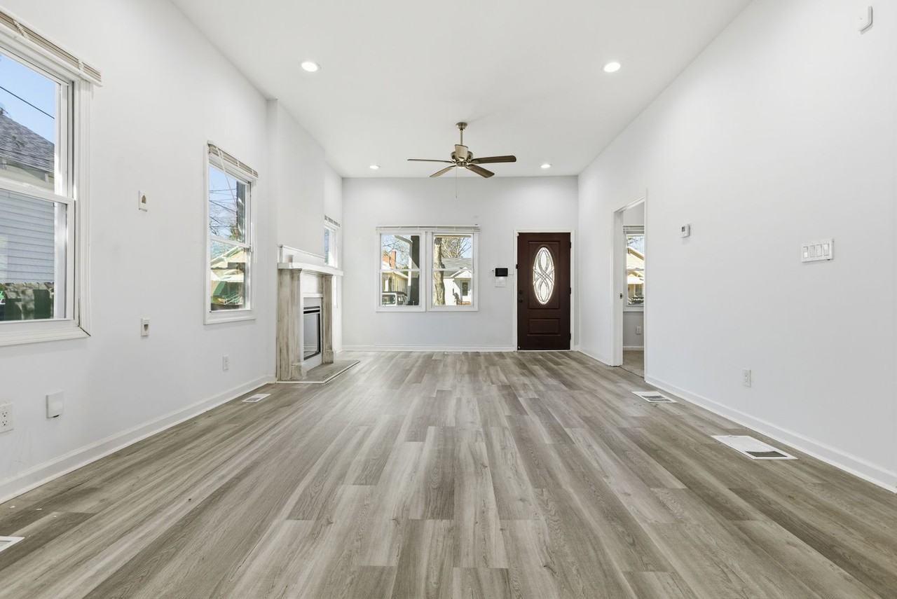 2428 10th St - Photo 5 of 18