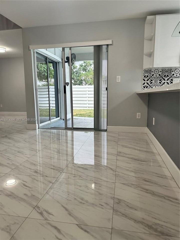 14024 Sw 148th Ln - Photo 5 of 21