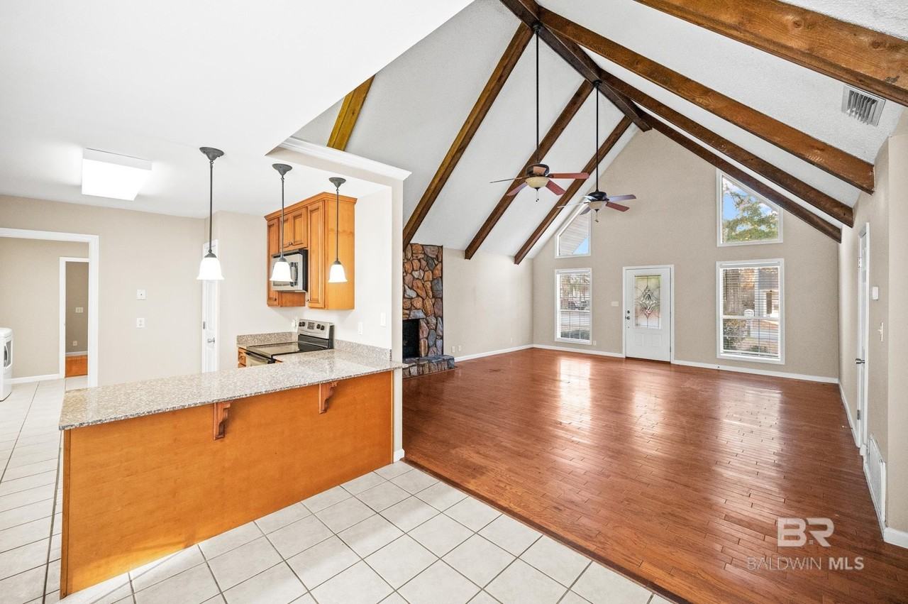 111 Montclair Loop - Photo 4 of 25