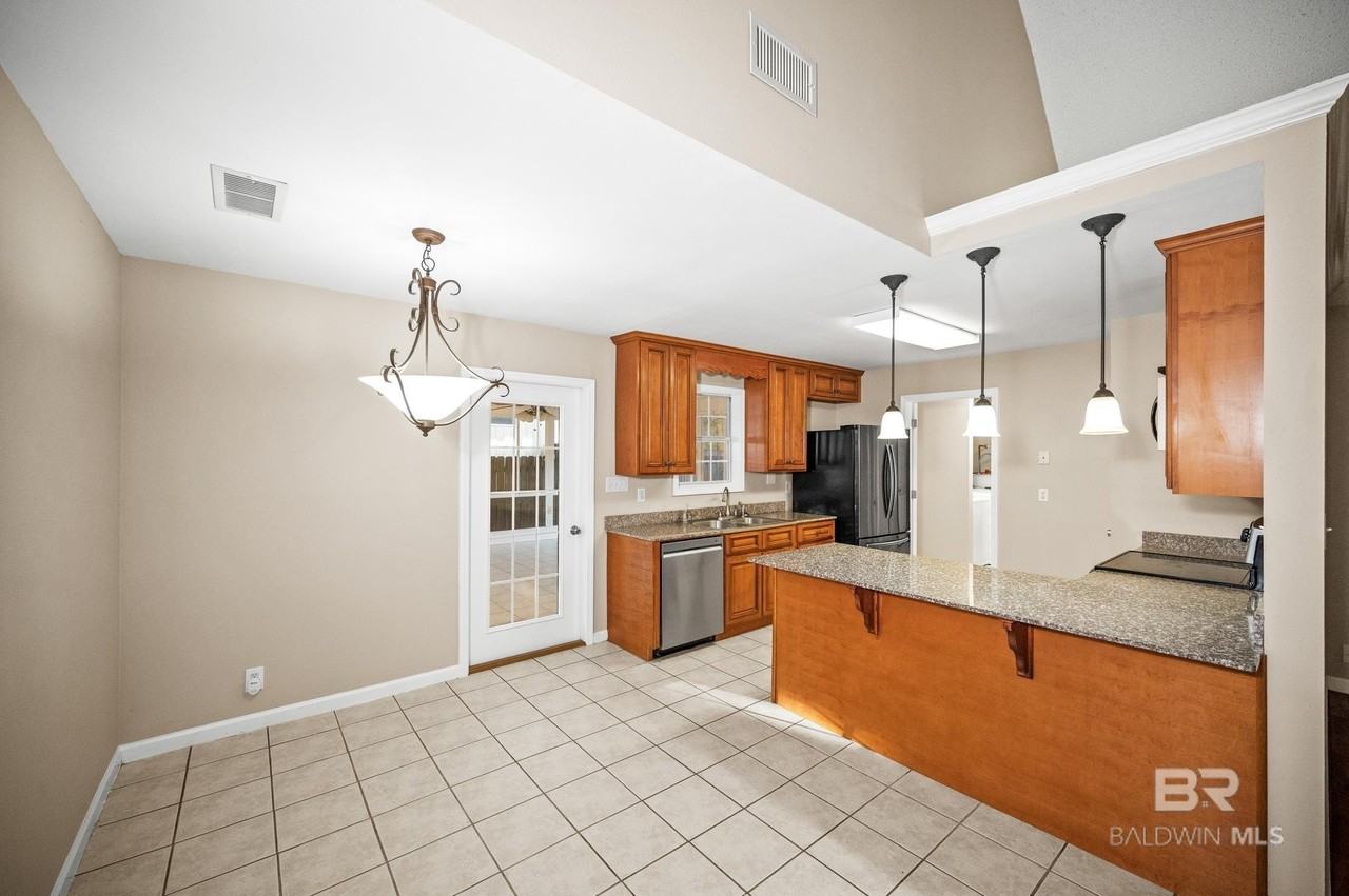 111 Montclair Loop - Photo 5 of 25