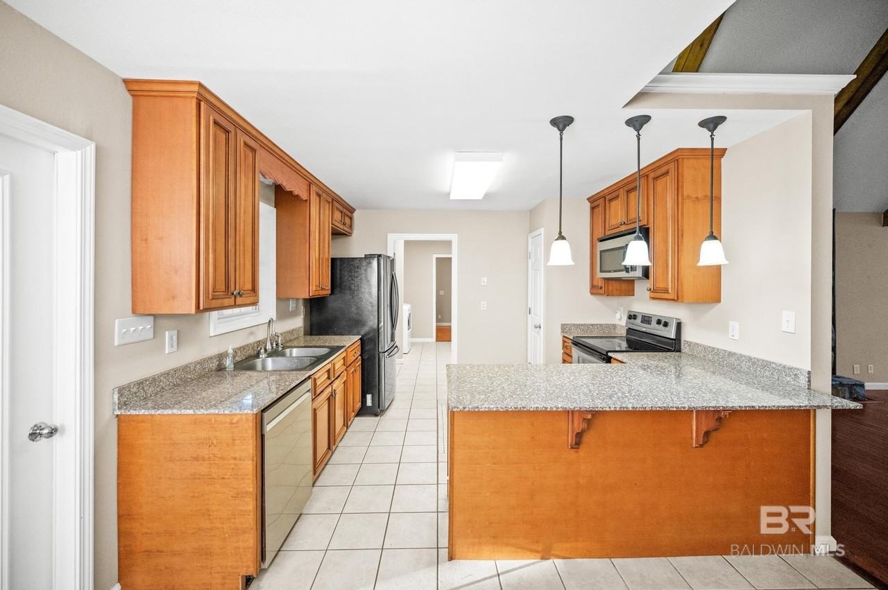 111 Montclair Loop - Photo 6 of 25