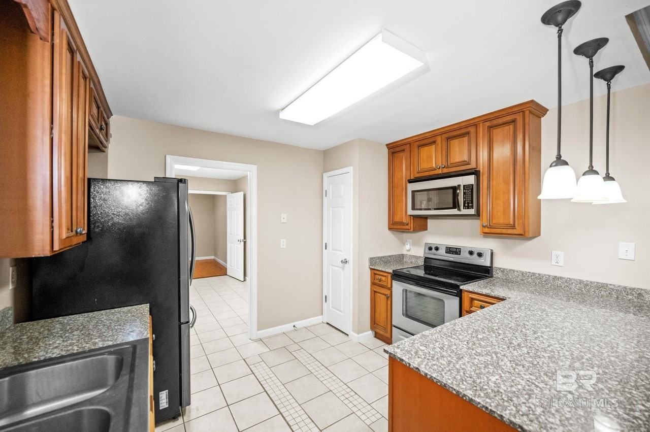 111 Montclair Loop - Photo 7 of 25