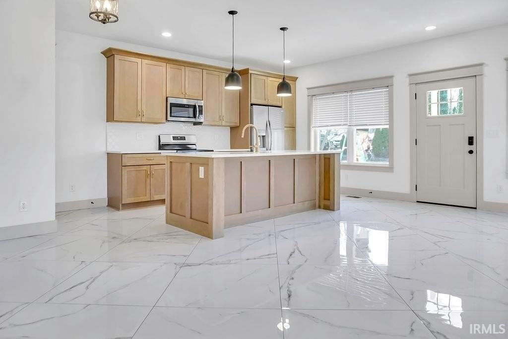 1104 N Grant St - Photo 3 of 24