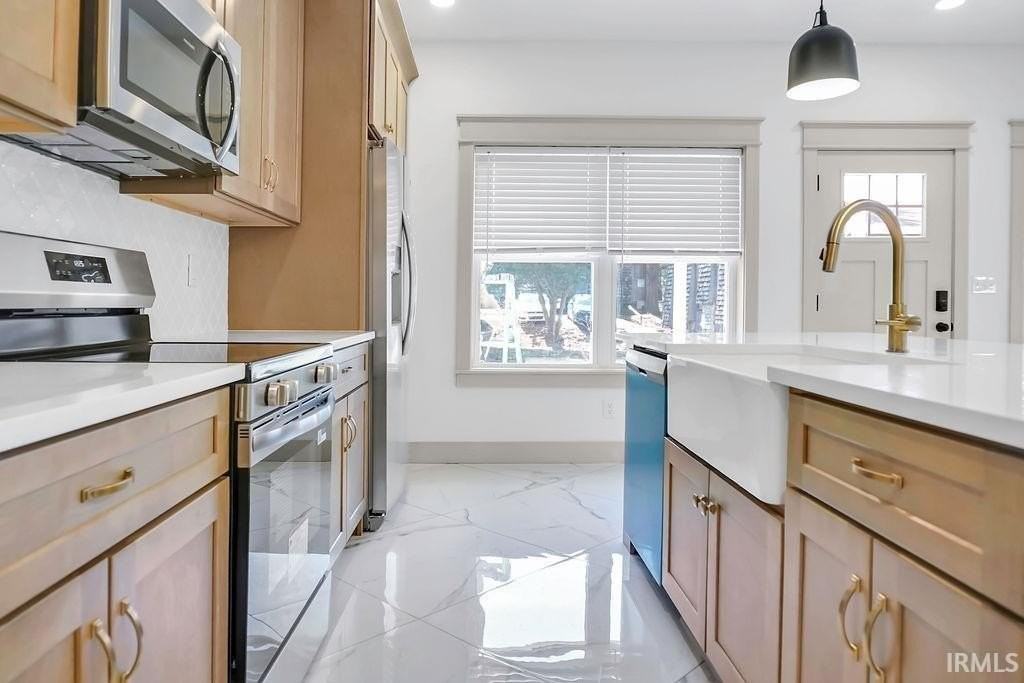 1104 N Grant St - Photo 5 of 24